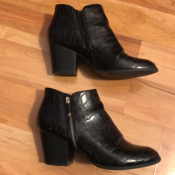 3/$20 Fake alligator shortie boots with heels | size 8.5 - Picture 2 of 6